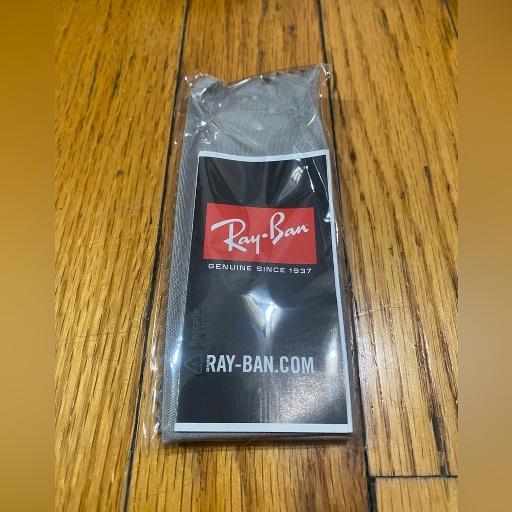 Ray•Ban sunglasses (Style No. RB 4122) - Picture 3 of 16